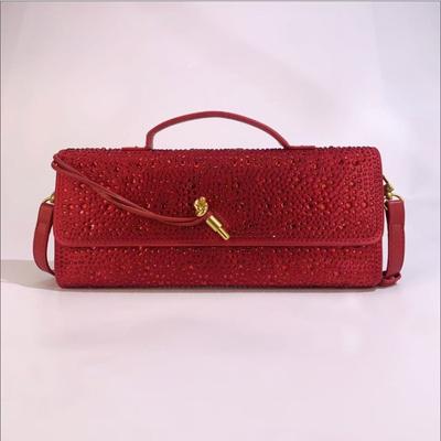 The Lady's Diamond Handbag Features A Fashionable Three-dimensional Brick-inlaid Design, Showcasing A Dazzling Charm