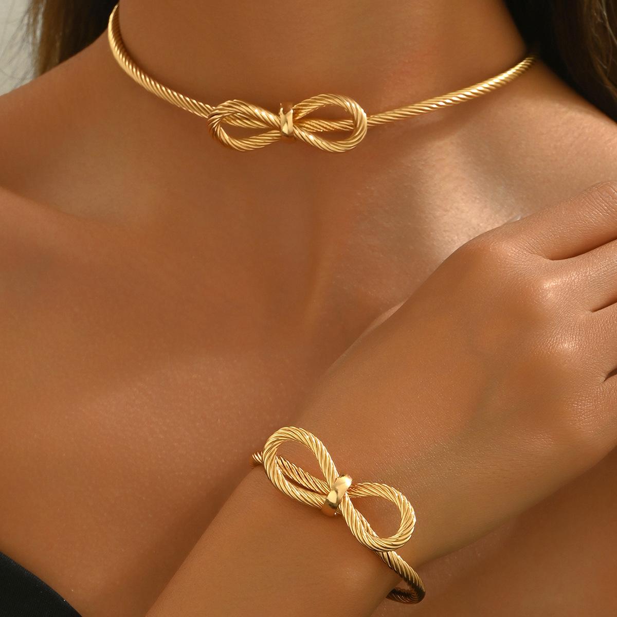 

2025 new women s light luxury bracelet necklace set niche geometric bow design high-end collar jewelry