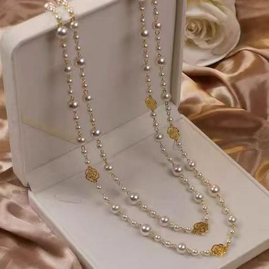 Elegant Pearl Four-Leaf Clover Women's Necklace - Versatile Layered Sweater Chain for Autumn/Winter