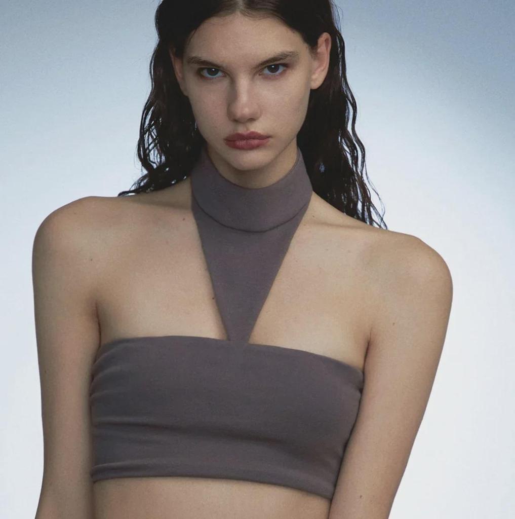 Dámská sportovní podprsenka na jógu s kulatým výstřihem a vycpávkami - Stylová, podpůrná a módní pro fitness