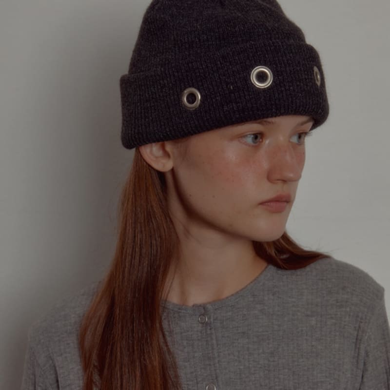 

leterie ШАПКА-БИНИ С ОТВОРОТОМ И ПЕТЛЕЙ_ДРЕВЕСНЫЙ УГОЛЬ CHARCOAL