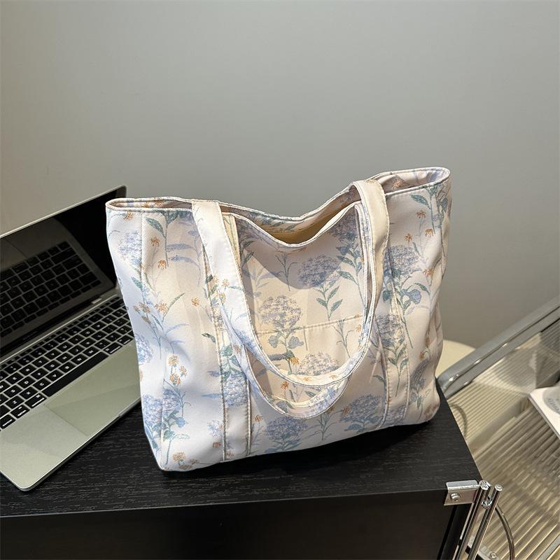 Gentle and Fashionable Handbag 2025 New Foreign Style Shoulder Armpit Bag Make-up Lesson Tote Bag Casual Bag