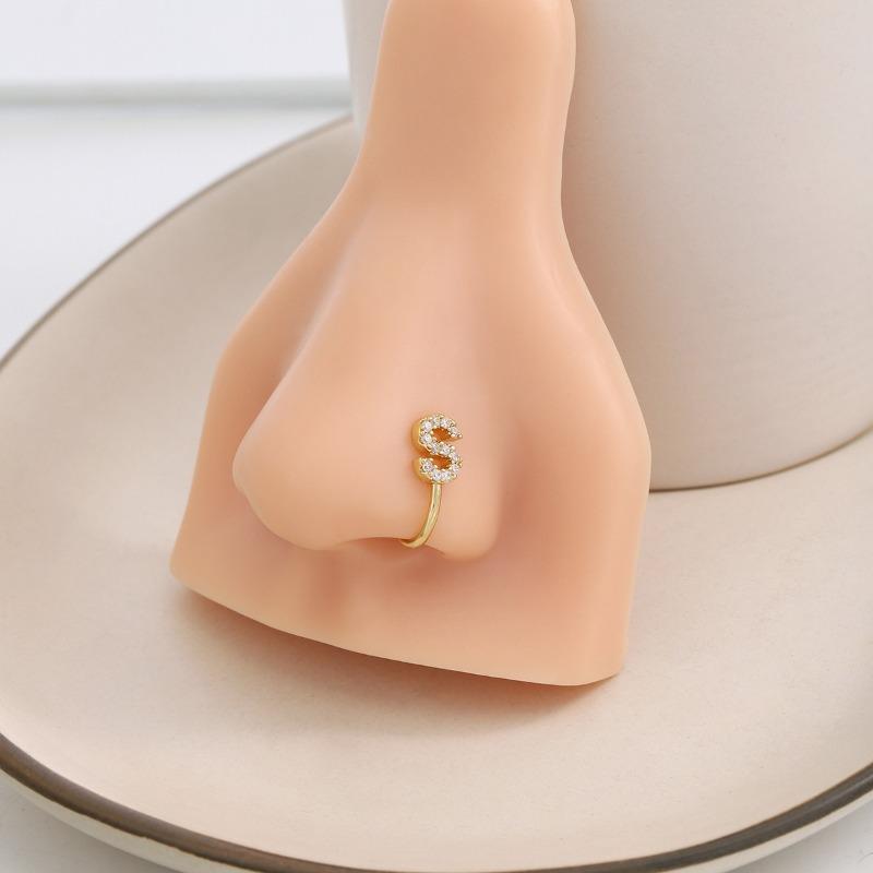 A 26-letter U-shaped Diamond-encruted Nose Stud Without A Pungent Clip