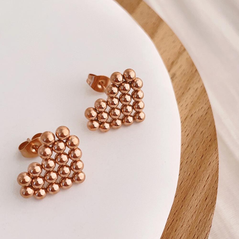 French personality trend niche peach heart stud earrings commuter versatile titanium steel earrings female niche