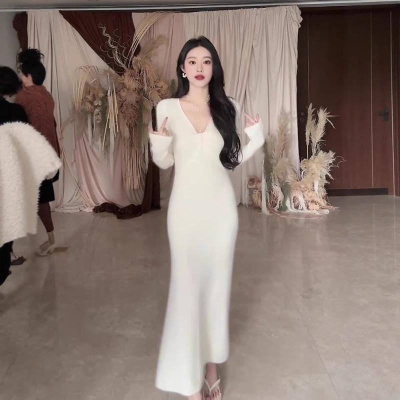 [] Rich Family Daughter Senior Sense Wear Long-sleeved V-neck White Knitted Dress Women's Autumn