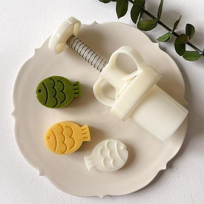 Plastic Mooncake Stamp Cute Fish Shaped Mooncake Mold Festival DIY Hand Press Mooncake Cutters Pastry Decoration Gadgets