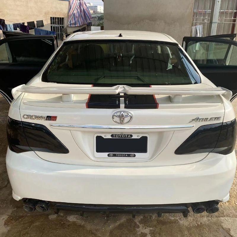 Universaler Seagull-Heckflügel ohne Bohren für Limousinen und Sportwagen