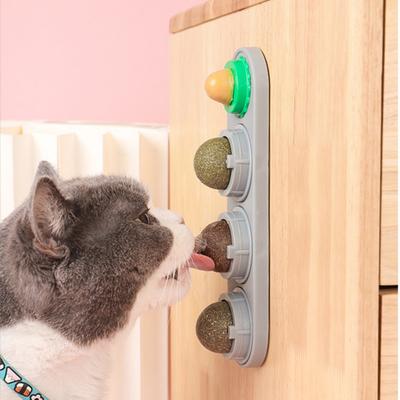 4 Stück Katzenminze-Leckbälle, drehbares, essbares Katzenspielzeug mit natürlicher Katzenminze, Silvervine, sicheres und gesundes Zahnreinigungsspielzeug für Kätzchen