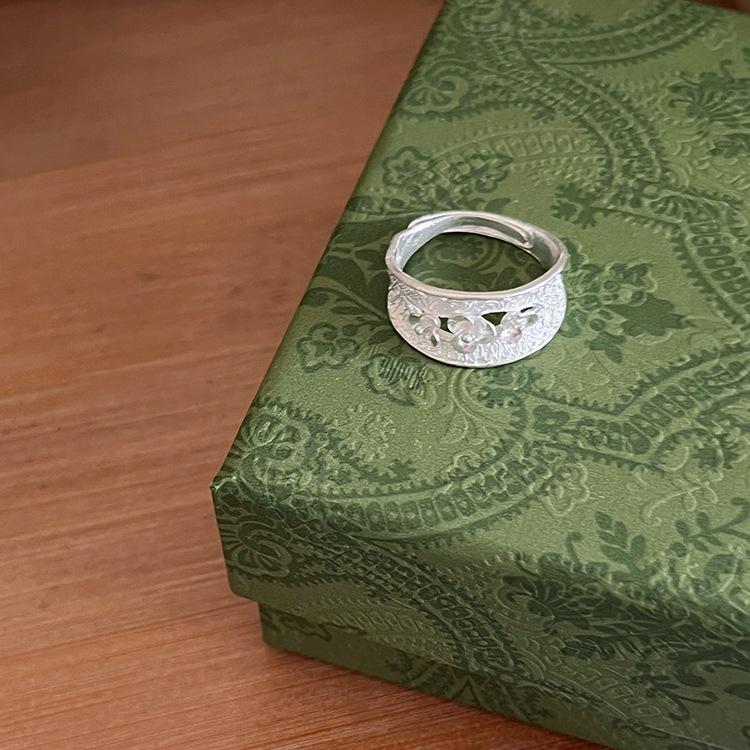 Sweet Hollow Flower Ring: Exquisite Luxury Open Finger Ring for Women, Stylish & Niche Design Adjustable Open