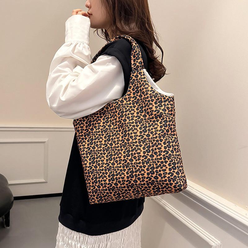 Large Capacity Gentle Women's Tote Bag In Chic Leopard Print For Autumn Fashion