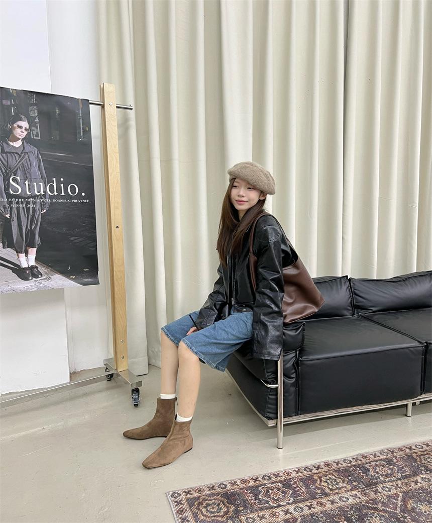 

Square head French small short boots women s 2025 autumn and winter new Martin boots niche thick heel design sense thin boots 39 світло-коричневого кольору