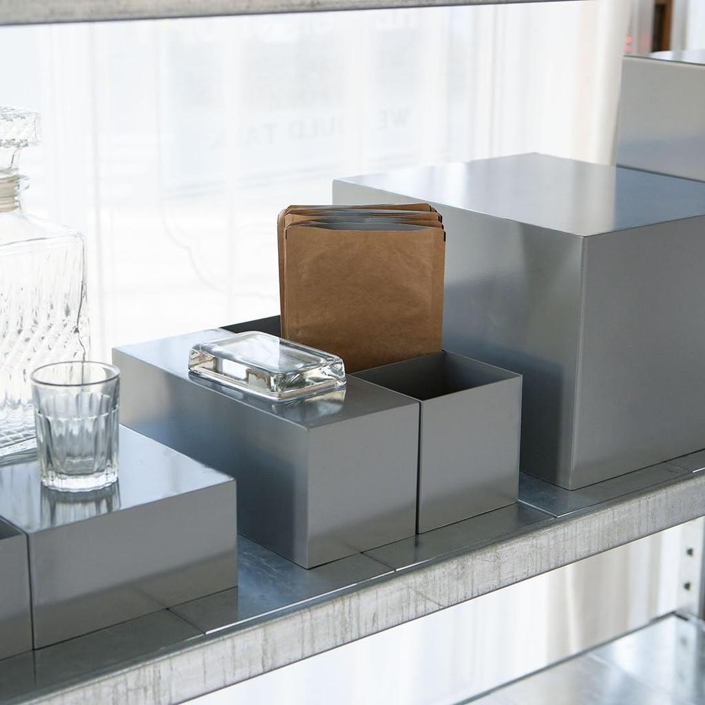 Dalton Metal Box L Robuste Aufbewahrungsbox, die auf allen Oberflächen verwendet werden kann. Eisengrauer Display-Aufbewahrungskoffer-Teiler RN-0625L/GY