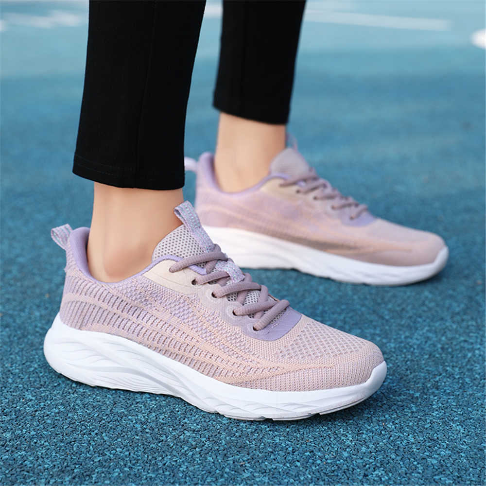 Fashion Light Weight Key Height Sports Skateboarding Shoes Training Women's Casual Tennis Sneakers Women Kawaiis Different