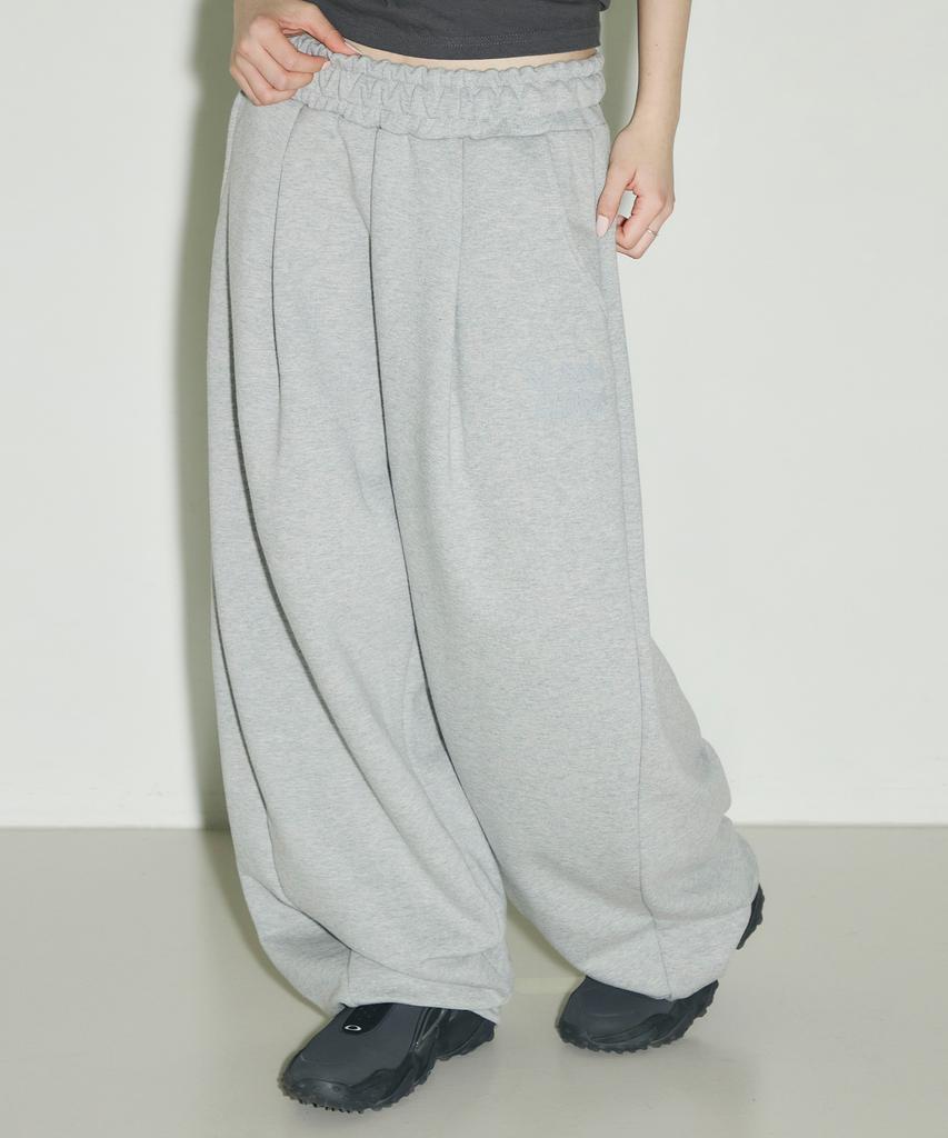 Seulliggeullou Logo Pintuck Wide Curved Sweatpants [Gray]