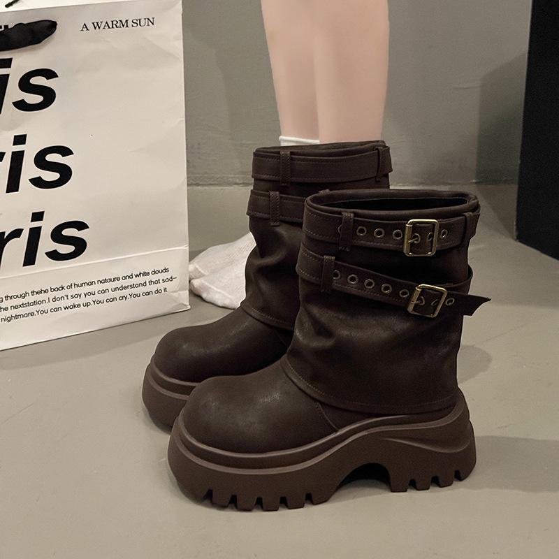 Beliebte schwarze Plateau-Martin-Stiefel Damen High-End Fried Street Herbst 2025 Super angesagte neue britische kurze Stiefel Lokomotivstiefel