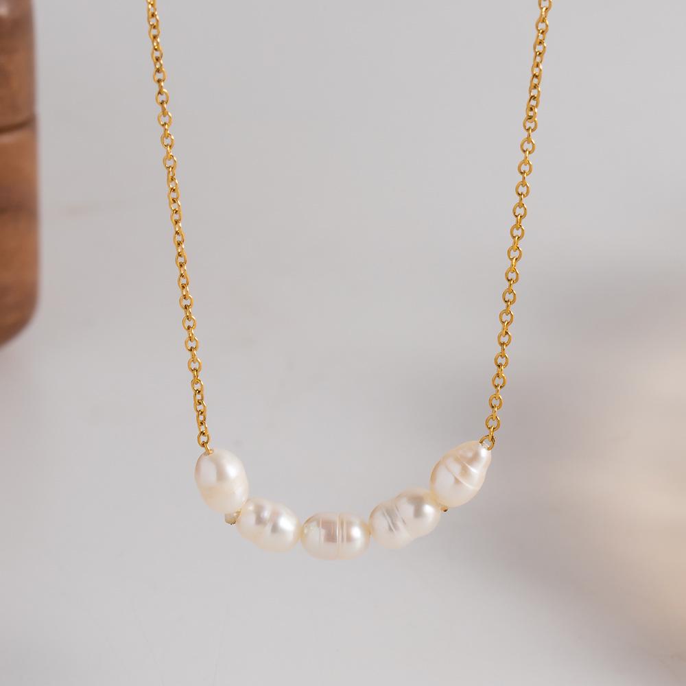 18K vergoldete Edelstahl Schlüsselbeinkette mit natürlichen Süßwasserperlen