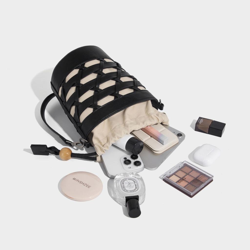 Niche High-End Fashion Woven Hollow Bucket Bag 2025 New Crossbody Bag Trendy Simple Personality Single Shoulder Women's Bag