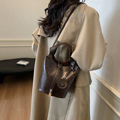 This Year's Popular Textured Bag Women's Autumn 2025 New Casual Messenger Bag Retro Portable Personalized Bucket Bag