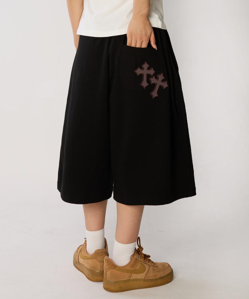 BOUNDARY Double-Pleated Twin Cross Bermuda Shorts [Black]