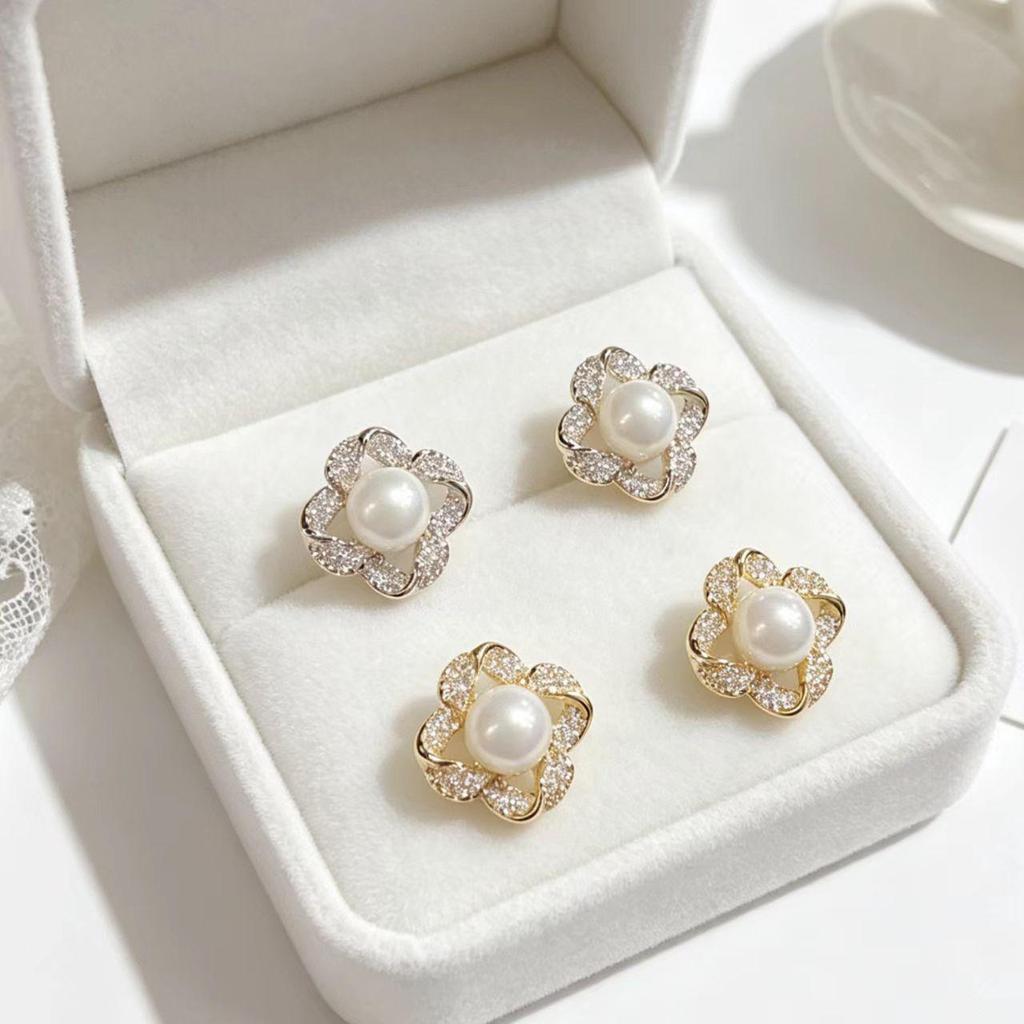 Korean Japanese Zircon Pearl Petal Stud Earrings: Exquisite, Fashionable, Light Luxury, Versatile, Super Shiny for Women