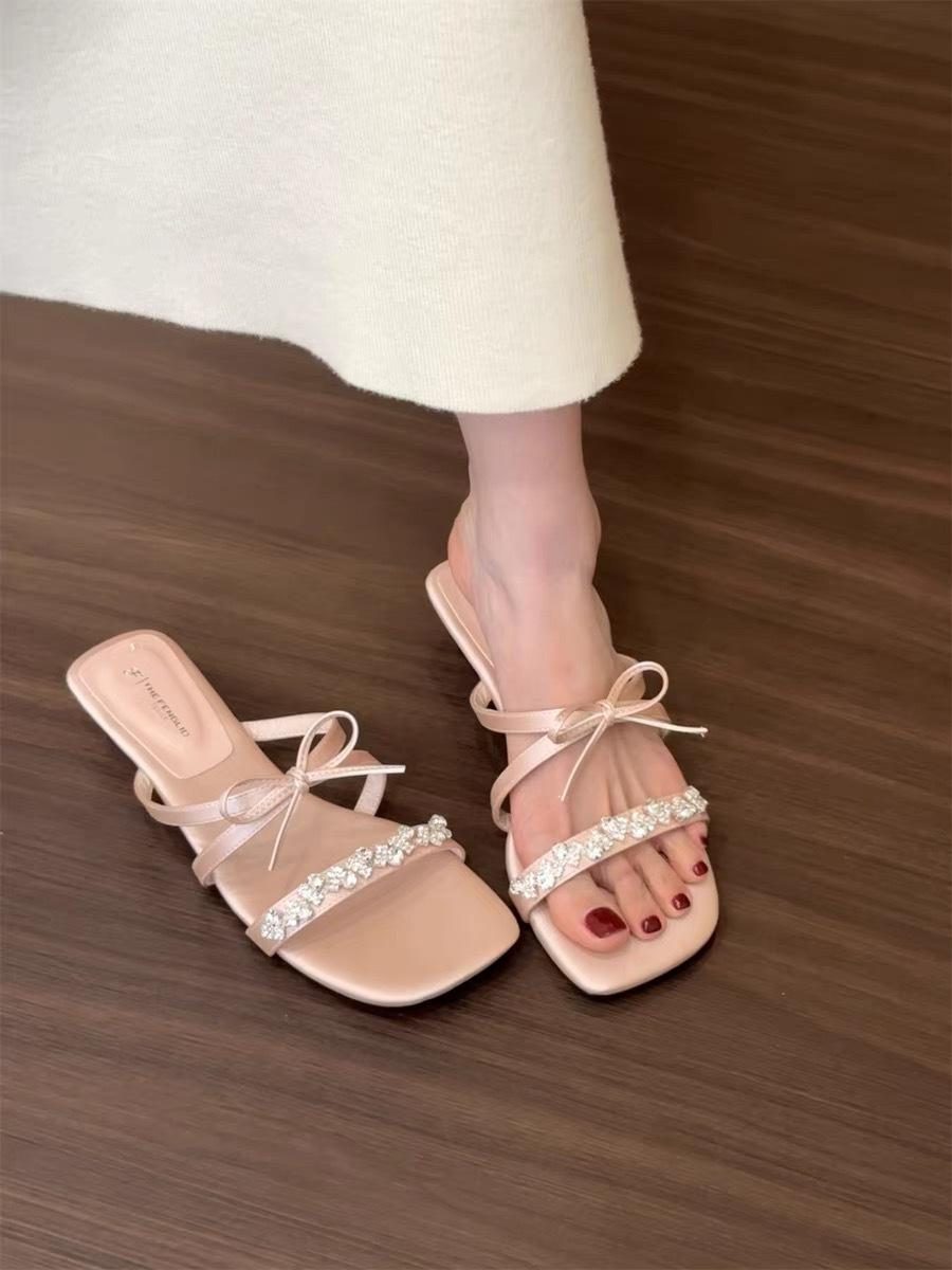 

Summer 2025 new thin ribbon rhinestone bow one-word French fashion women s low-heeled sandals outside 40