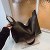 Large Capacity Tote Bag Autumn and Winter New Versatile Commuter Shoulder Underarm Bag Premium Texture Handbag
