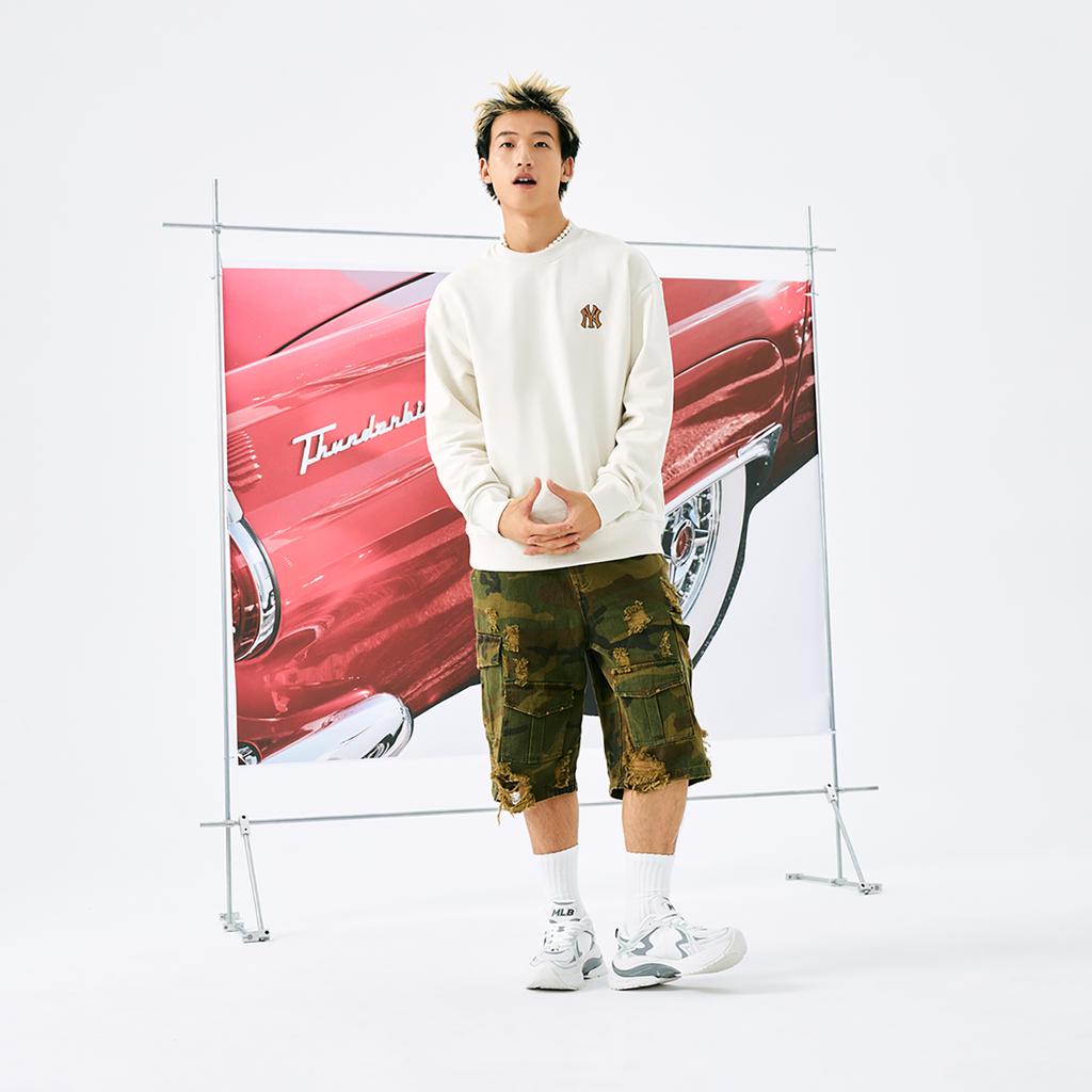 New MLB MONOGRAM Collection New York Yankees Crew Neck Sweatshirt Unisex Cream 3AMTM0444-50CRD