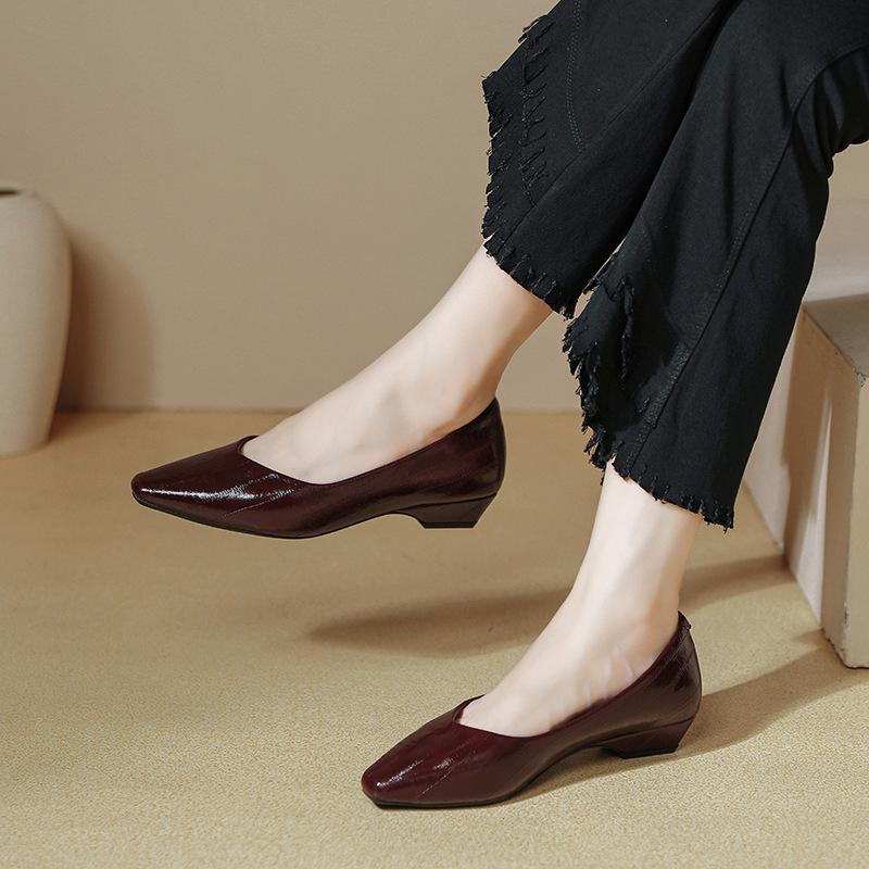 Black high heels thick heel not tired foot temperament commuter dress professional women's shoes 2025 new square head v mouth single shoes