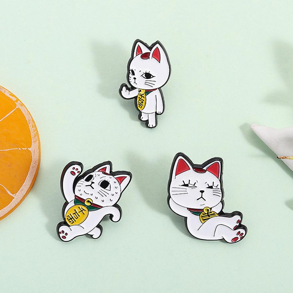 Japanese Lucky Cats Charm Metal Pin Elegant Cartoon Design Brooch For Clothing Bags Fashionable Accessory