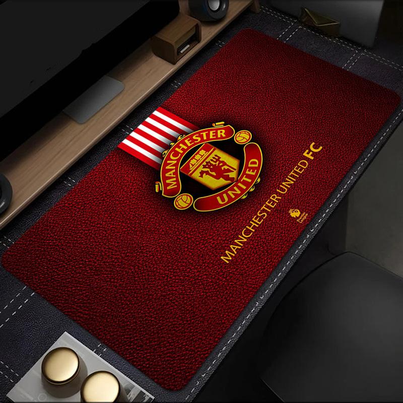 Tappetino per mouse con stemma del Manchester United, base in gomma, tappetino da scrivania per esports, tappetino per mouse per giocatori e uso in ufficio, scrivania da gioco, tappetino facile da pulire
