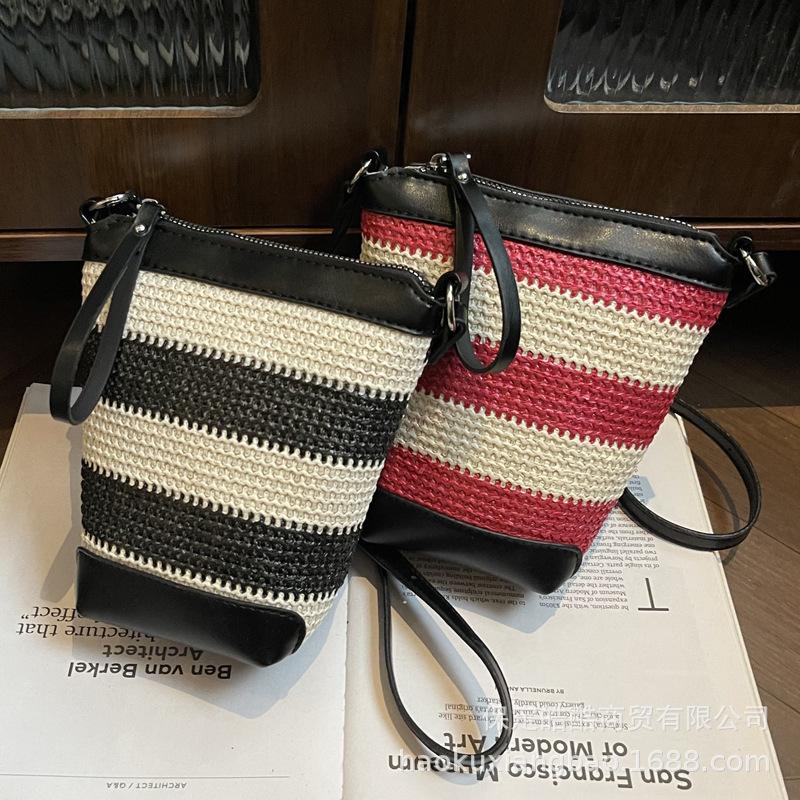 

Handwoven bag women s 2025 new trendy summer fashion seaside vacation shoulder bag straw crossbody bucket bag красный