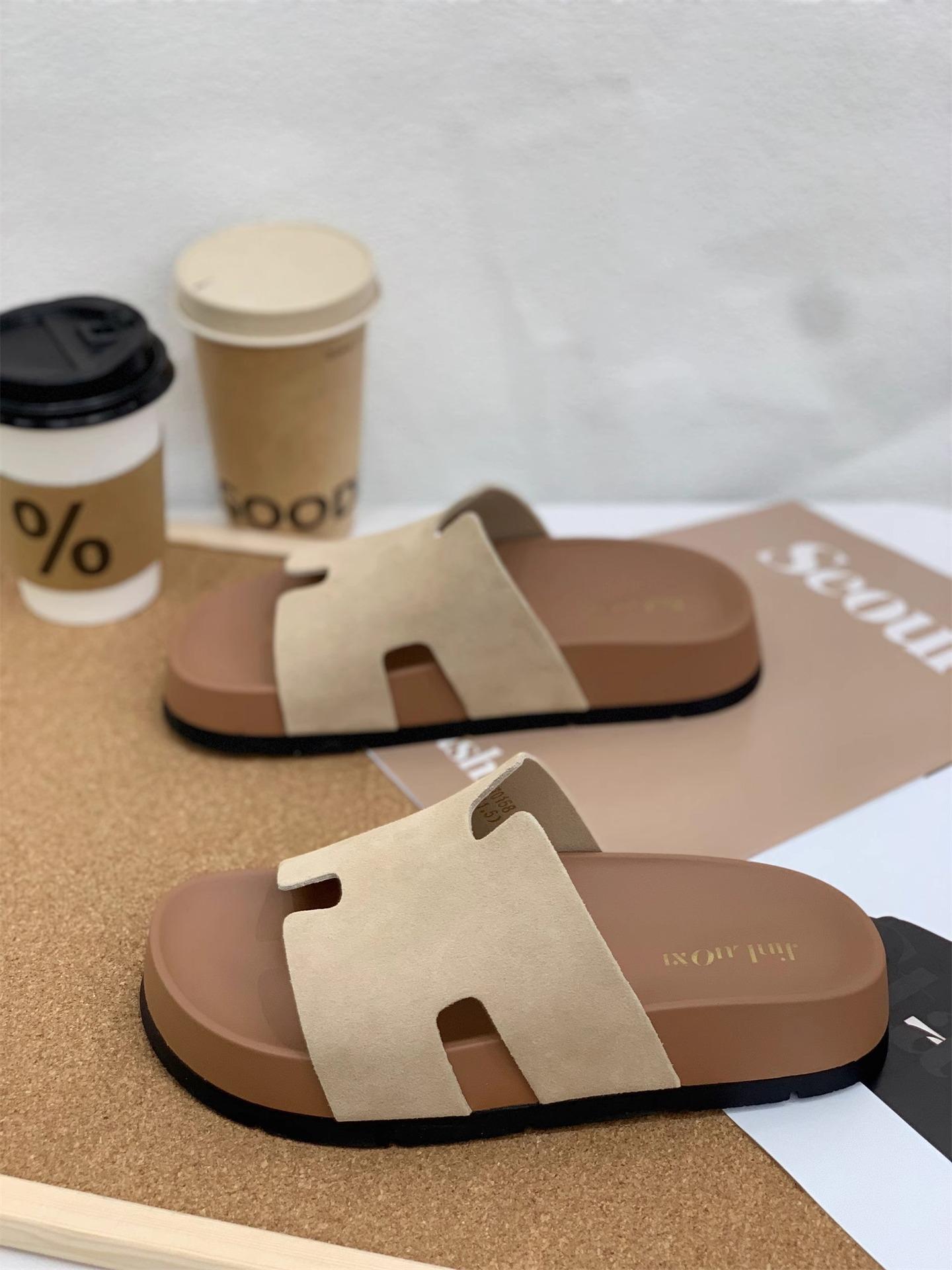 

Fairy wind thick-soled one-word H slippers female 2025 new retro versatile comfortable high-end beach cool slippers 40