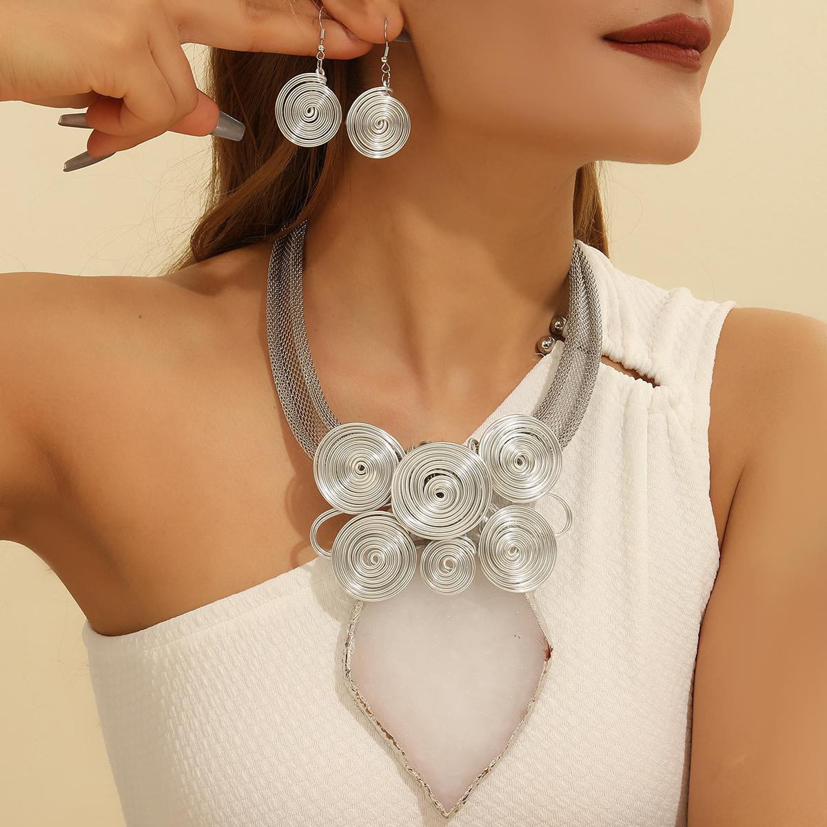

2026 New Trendy Fashion Leaf Resin Gems Aluminum Wire Handmade Woven Necklace And Earrings Sets For Women Party Accessories срібні білого кольору