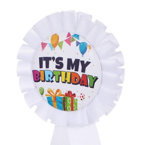 Emblema de aniversário adorável criativo delicado padrão folha de flandres é meu broche de aniversário alfinete suprimentos para casa