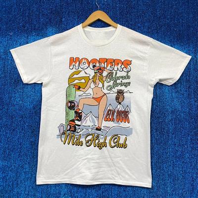 Hooters Mile High Club Wings T-shirt Size Medium Unisex T-Shirt