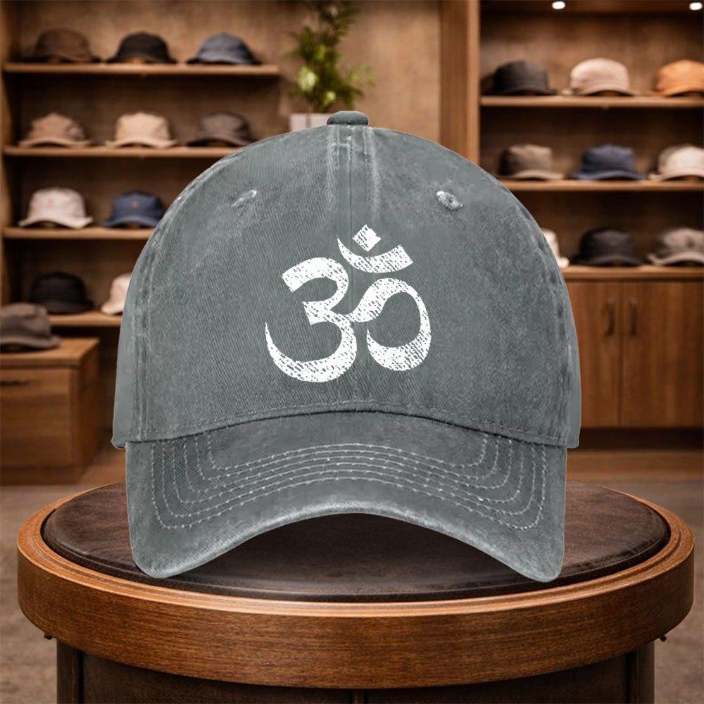 A MenS Baseball Cap Stylish And Adjustable for Outdoor Use Featuring an Urban Design This Lightweight And Fashionable FlatB