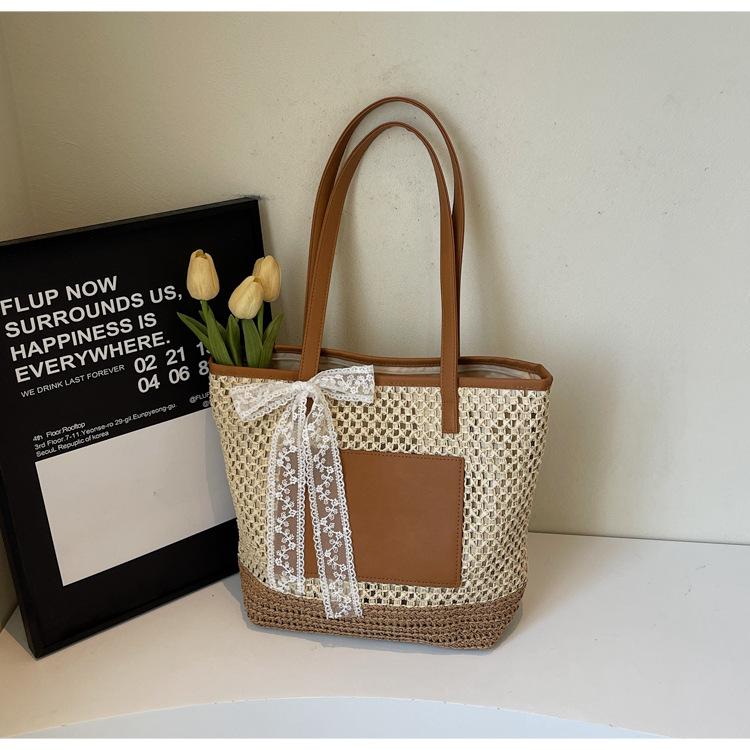 

Leisure Shoulder Bag for Commuting, Large Capacity for Beach Vacation and Beach Use бежевий