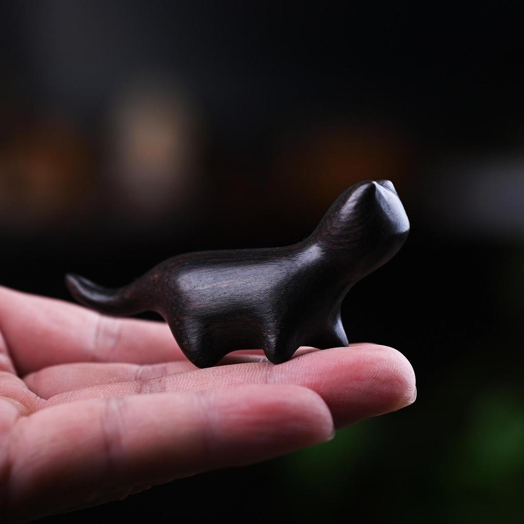 Rainbow Wood Carving: Cute Cat Desktop Ornament - Creative Miniatures for Home Decor