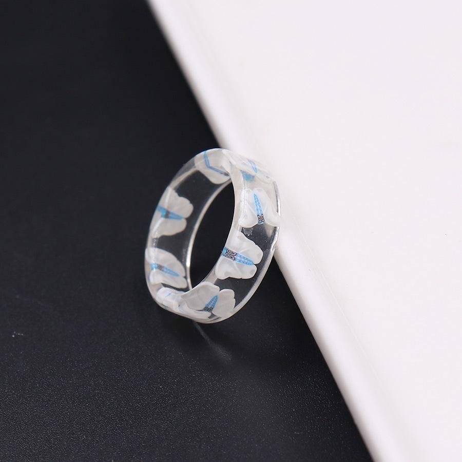 Barevný kreslený prsten z pryskyřice s ovocem a květinami - Roztomilá jahoda a okvětní lístky třešňového květu