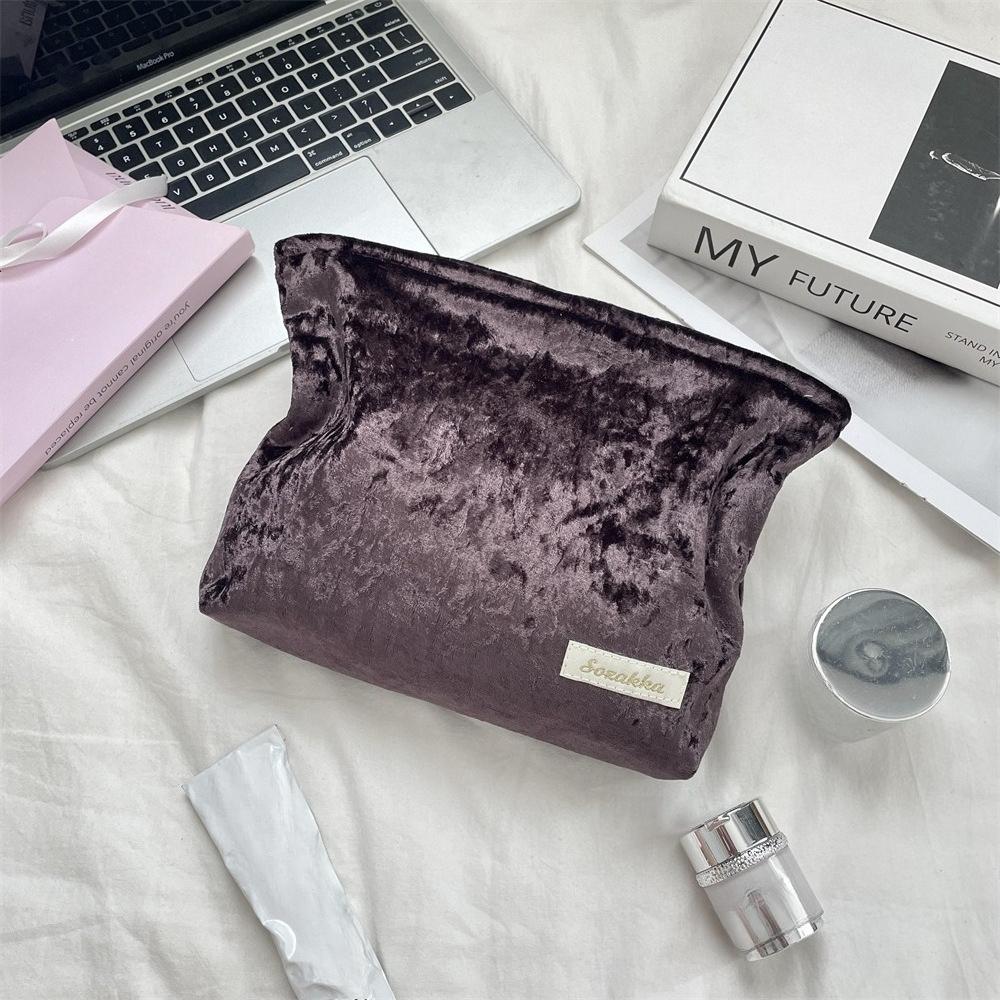 

Velvet Cosmetic Bag Portable Travel Toiletry Organizer Soft Makeup Storage Pouch коричневий