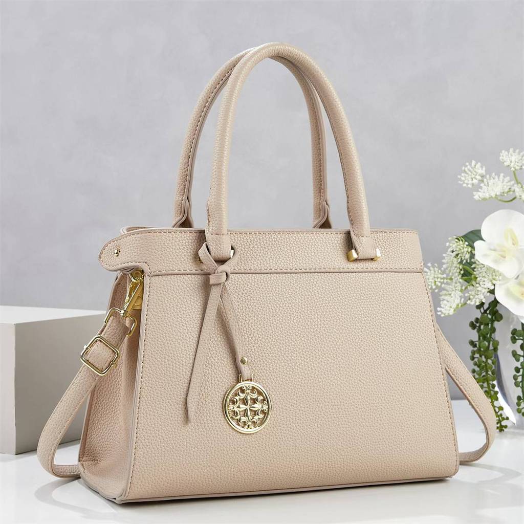 Fashion Womens Handbag With Zipper Closure And Multiple Inner Pockets For Casual Outings