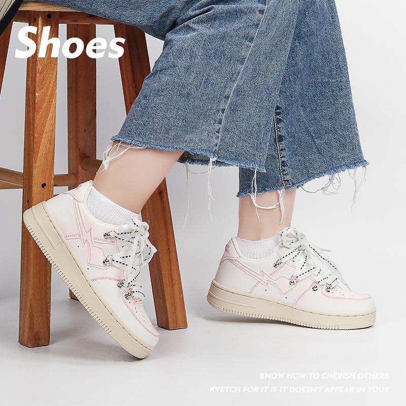 Fashion 2024 New Couple Board Shoes for Men and Women Same Thick Sole Small White Shoes Sprayed Sports Shoes Fashion Casual Shoes