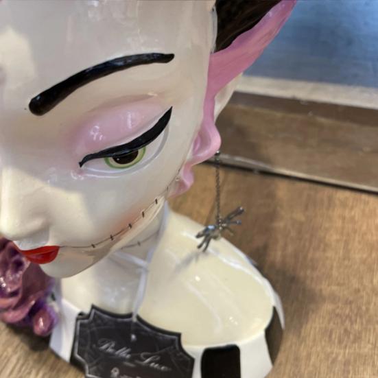 Halloween Pink Bride Bust Statue Creepy Spider Rose Ghost Bride Resin Figurine Sculpture Holiday Party Decoration Ornament