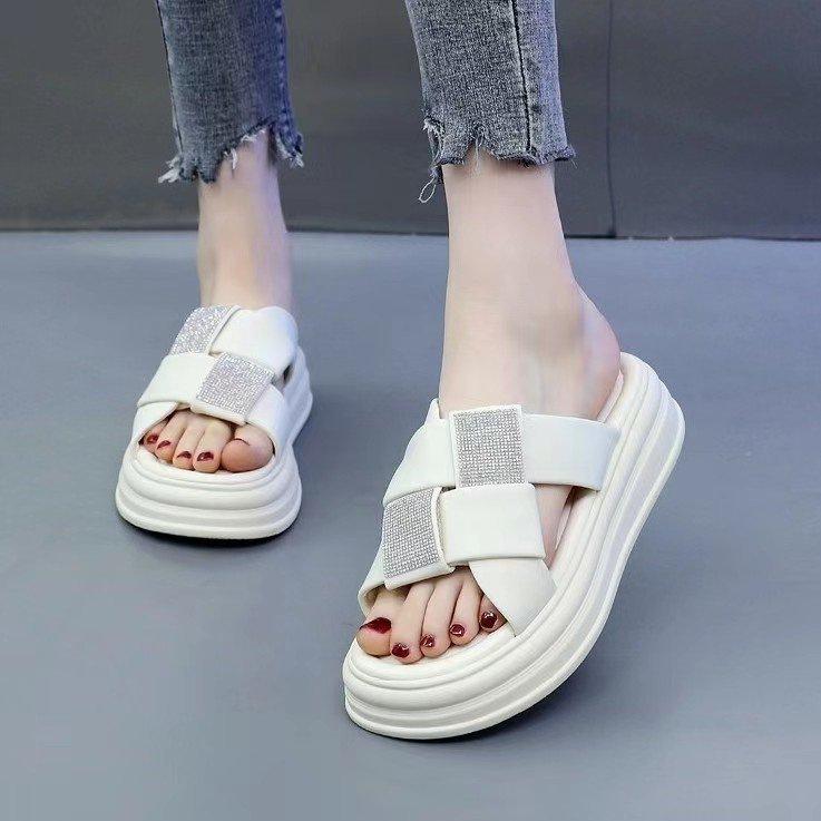 

Soft leather outer wear one-word women s slippers summer 2025 new women s sandals muffin thick-soled flat-bottomed beach women s sandals 40
