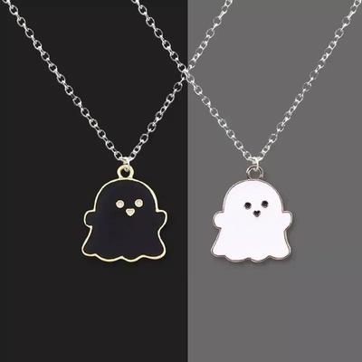 Mode Geschenke für Mädchen Schwarz und Weiß Süßes Geister Halskette Süß Cool Hip Hop Mädchen Nischen Anhänger Neue Vielseitige Kette Halskette