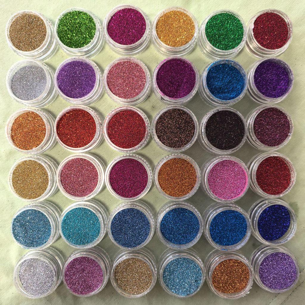 2025 Sada šesti třpytivých ozdob na nehty: Zlaté třpytky, flitry, kamínky a třpytivý gelový lak