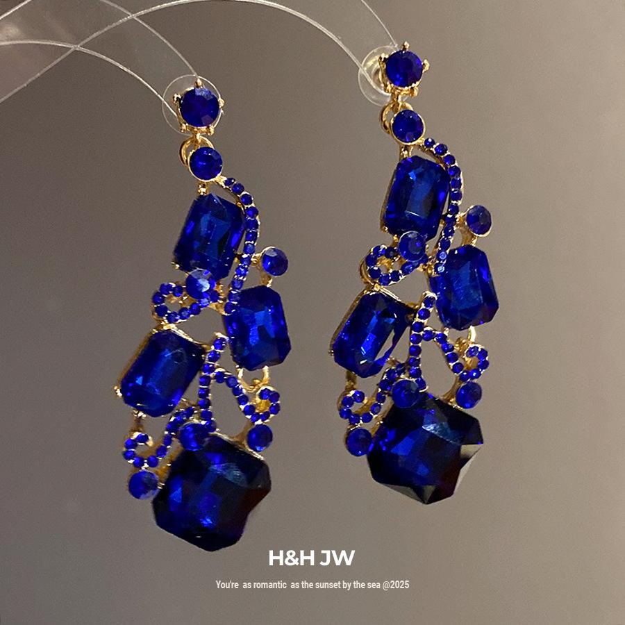 Silver needle diamond-encrusted square fringed earrings, national style retro temperament earrings, light luxury high-end earrings