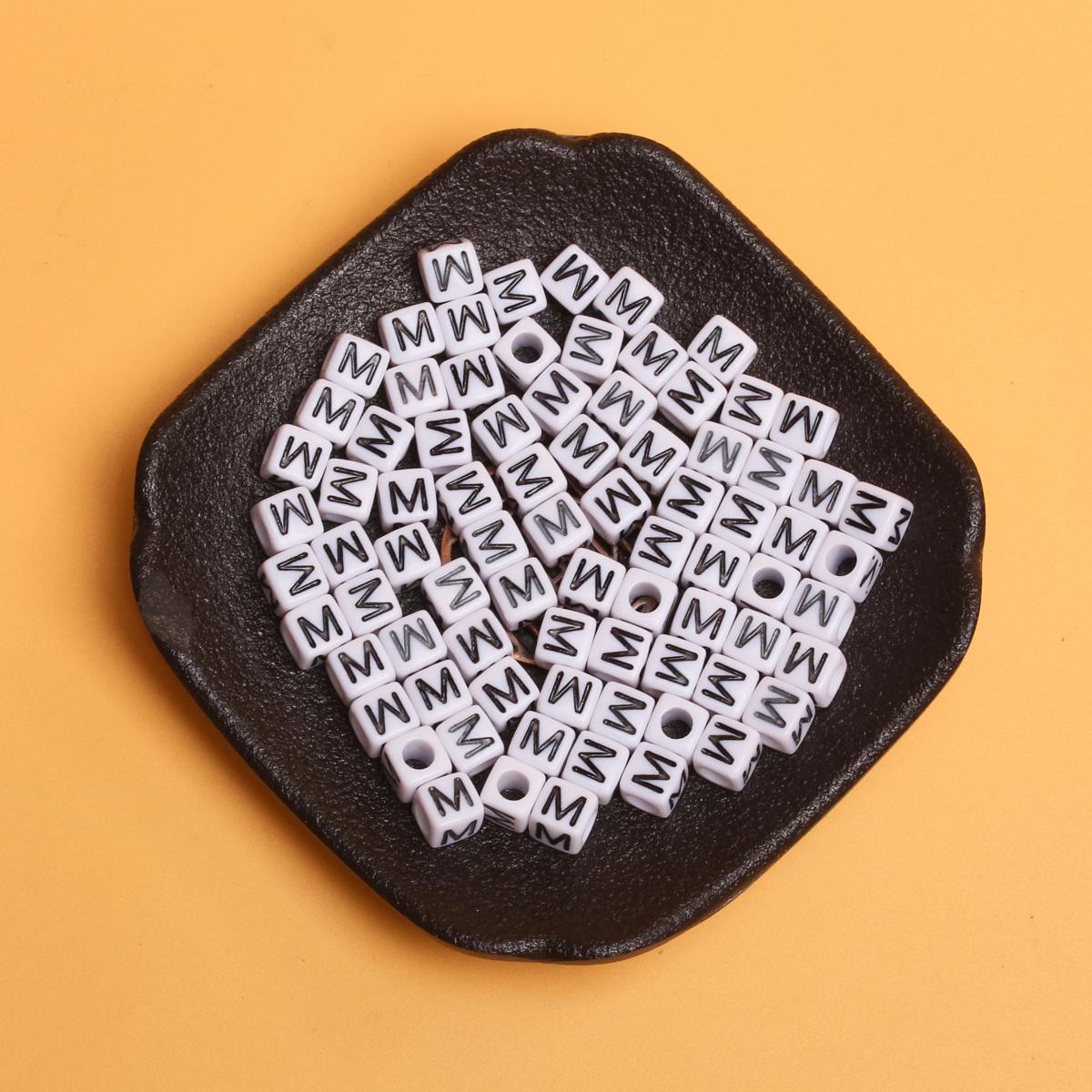 

Квадратные изделия ручной работы с большими отверстиями, материал для бисера, белый, черный, аксессуары для изготовления ювелирных изделий, сделай сам, 50 шт., подвески, 26 букв, бусины, 5,5 мм, ожерелье-цепочка для телефона M