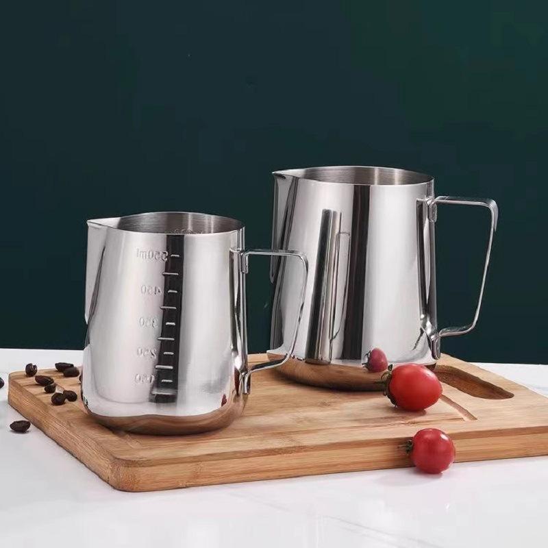 304 Stainless Steel Milk Frothing Pitcher with Scale, Pointed Spout, Ideal for Latte Art and Coffee.