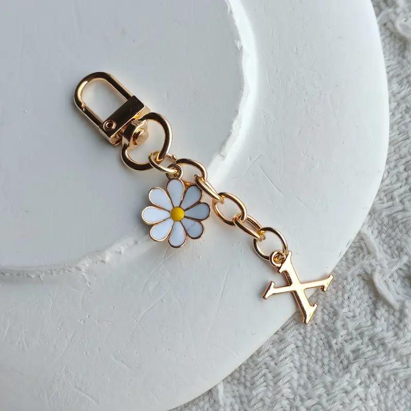 Metal Daisy Letter Keychain Fashion A-Z 26 Letters Keyring Charms Mobile Phone Key Holders Bag Pendant Accessories Couple Gift